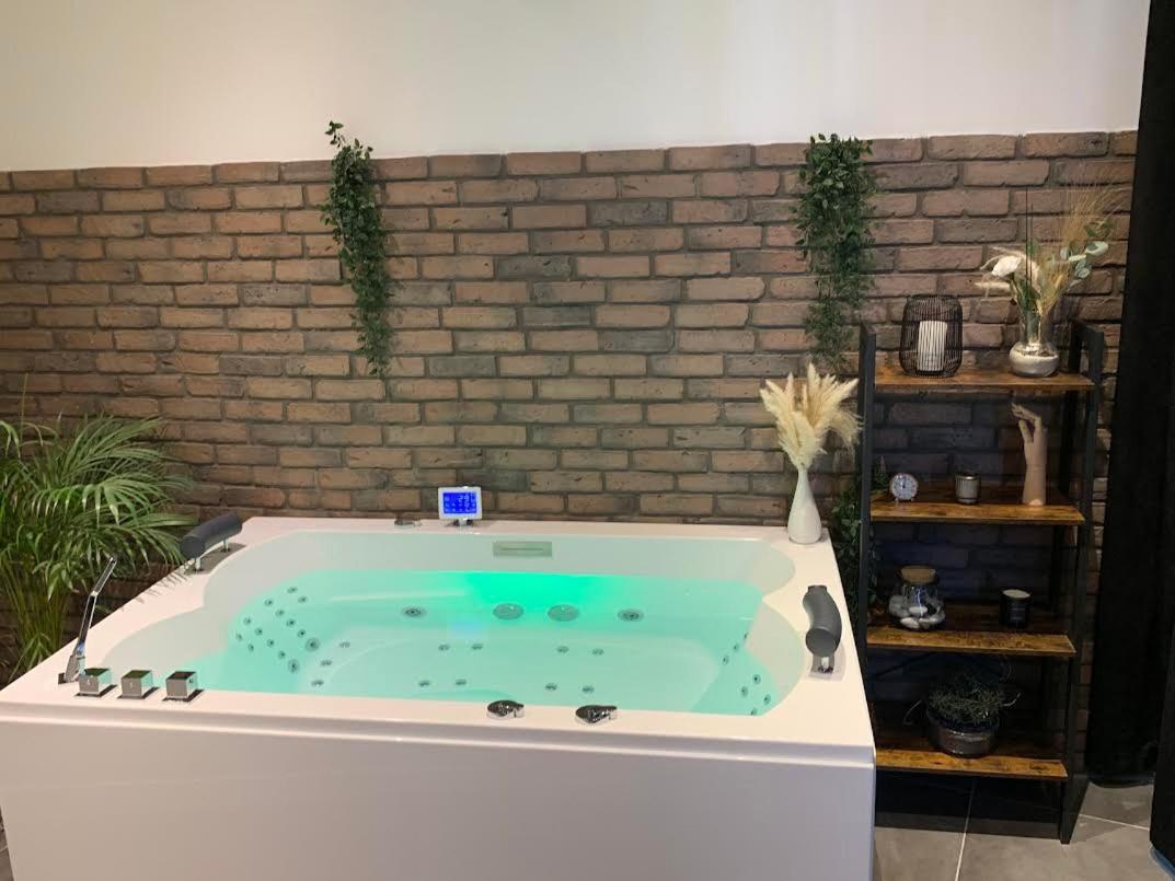 V' Appart Spa Troyes Esterno foto