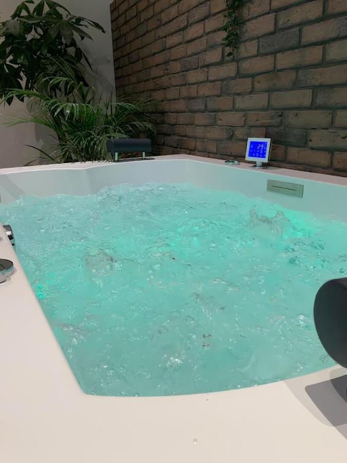 V' Appart Spa Troyes Esterno foto