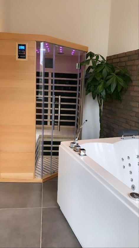 V' Appart Spa Troyes Esterno foto